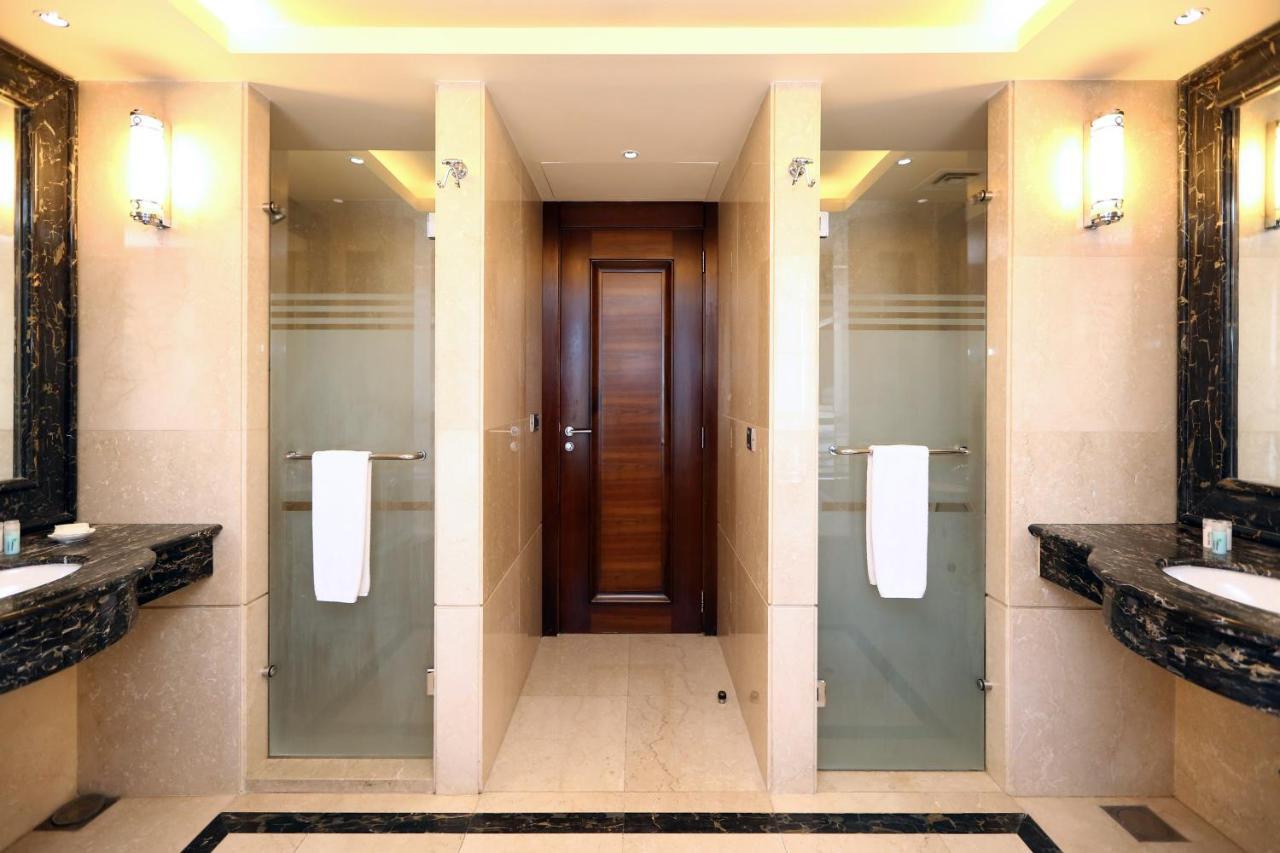 Hotel Ramada Plaza By Wyndham Beirut Raouche Extérieur photo