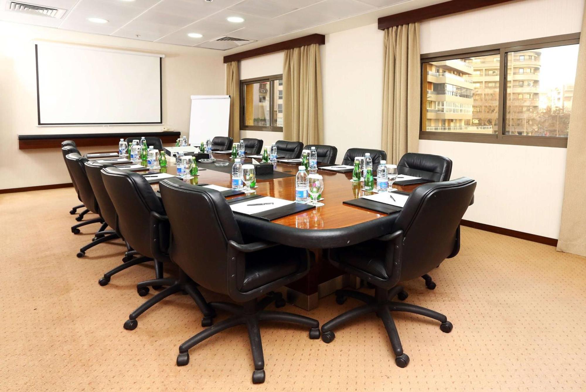 Hotel Ramada Plaza By Wyndham Beirut Raouche Extérieur photo