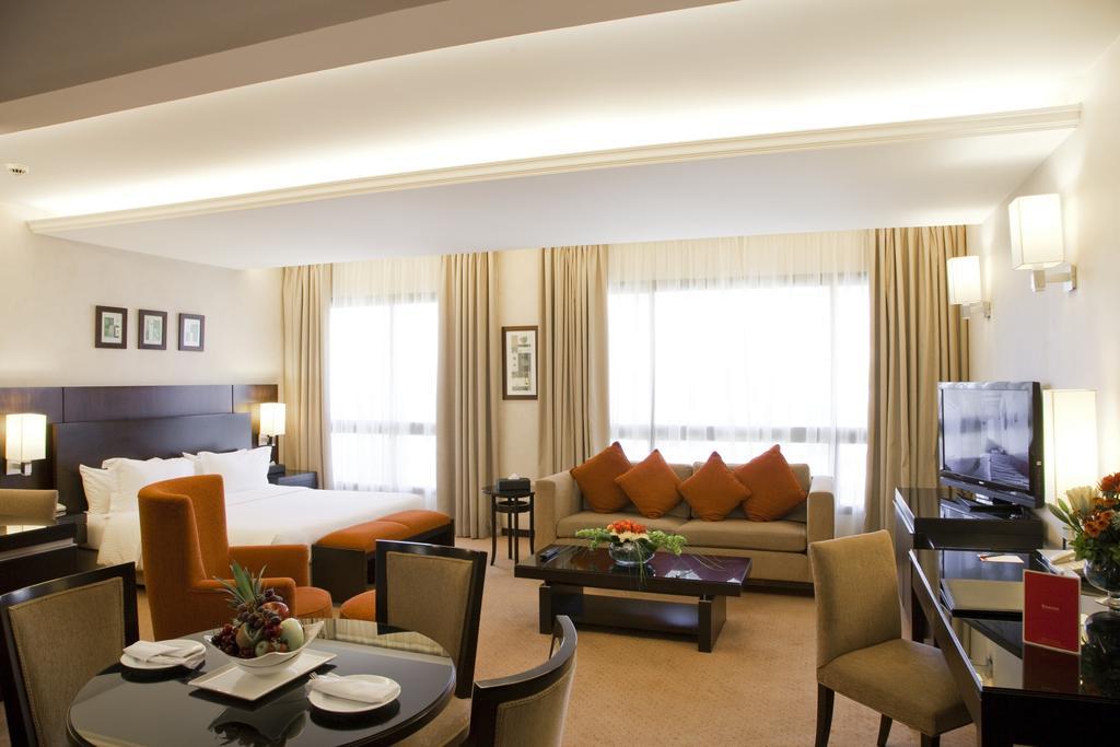 Hotel Ramada Plaza By Wyndham Beirut Raouche Chambre photo