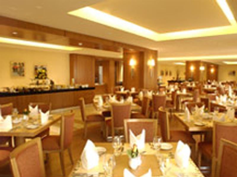Hotel Ramada Plaza By Wyndham Beirut Raouche Extérieur photo