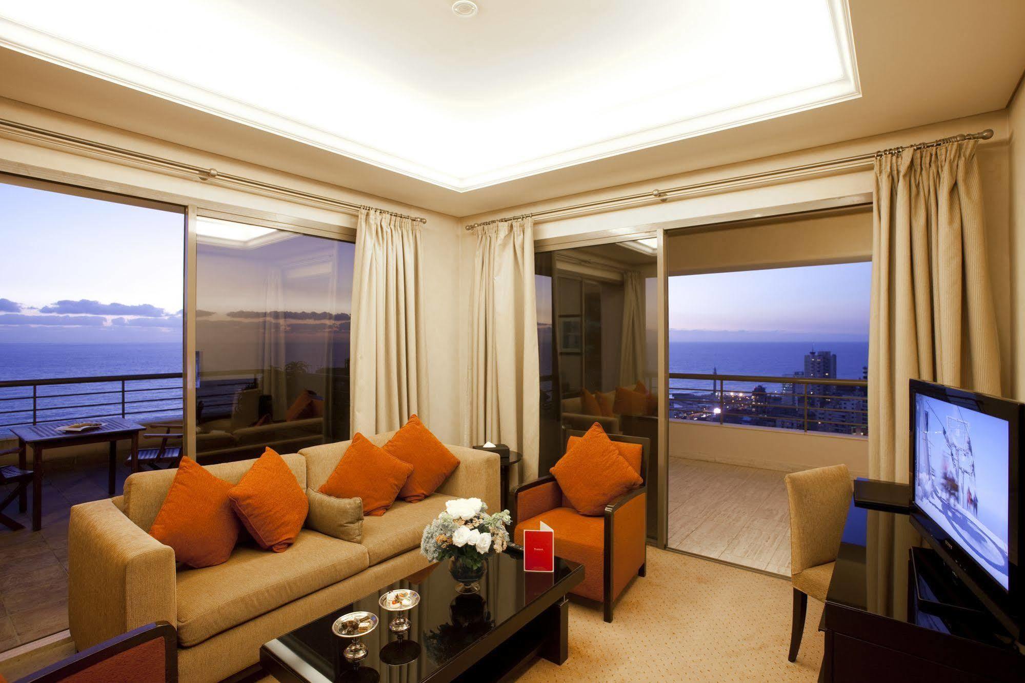 Hotel Ramada Plaza By Wyndham Beirut Raouche Extérieur photo