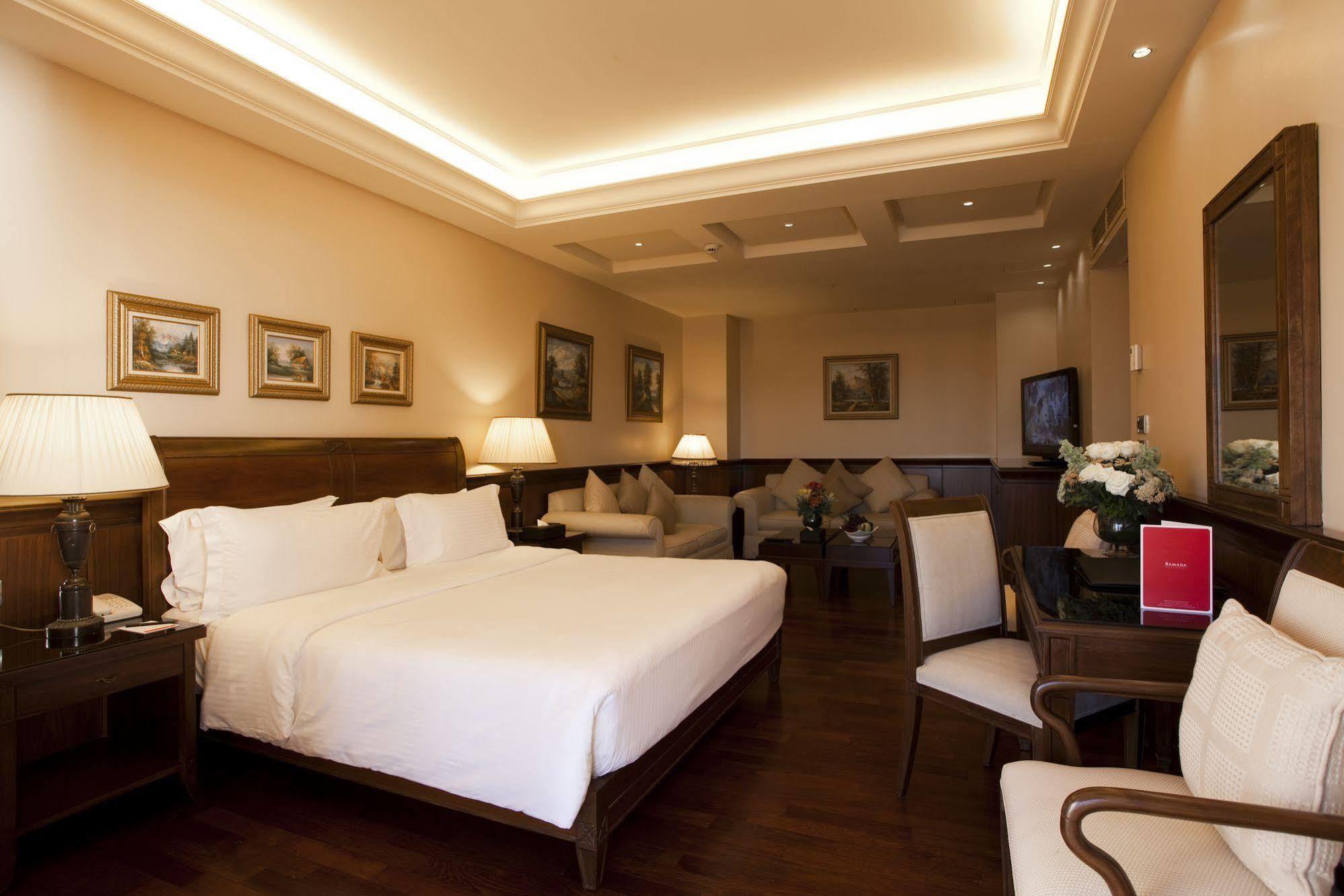 Hotel Ramada Plaza By Wyndham Beirut Raouche Extérieur photo