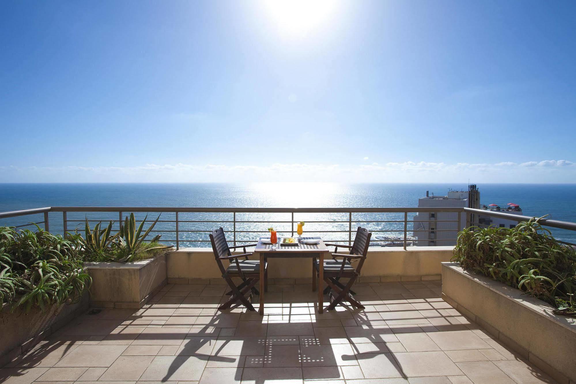 Hotel Ramada Plaza By Wyndham Beirut Raouche Extérieur photo