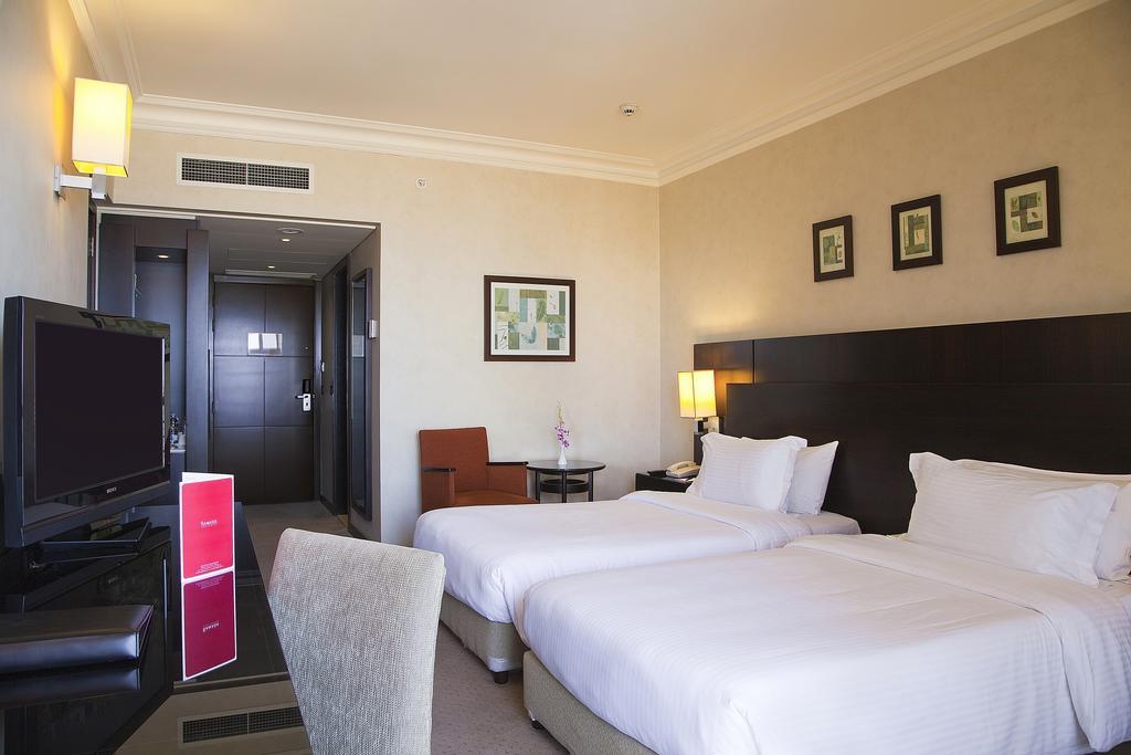 Hotel Ramada Plaza By Wyndham Beirut Raouche Extérieur photo