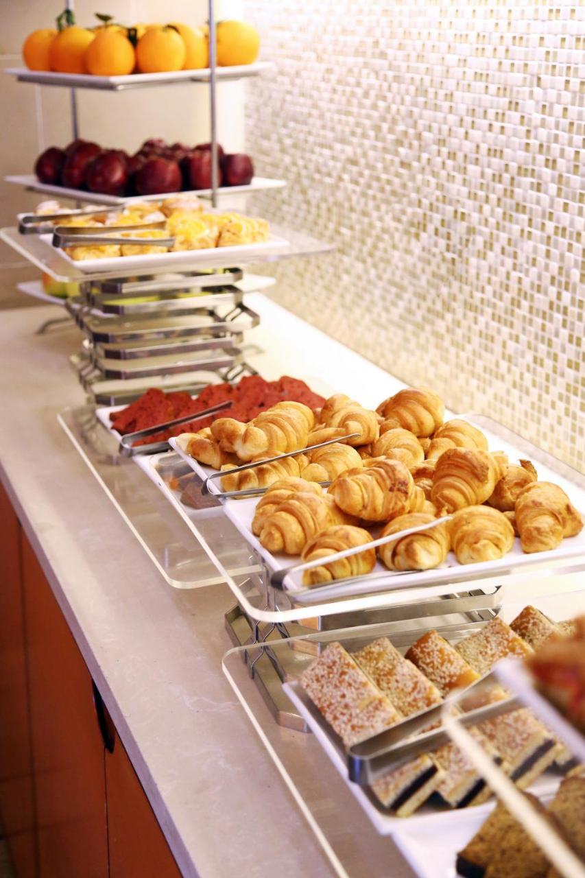 Hotel Ramada Plaza By Wyndham Beirut Raouche Extérieur photo