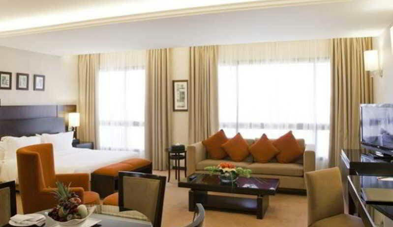 Hotel Ramada Plaza By Wyndham Beirut Raouche Extérieur photo